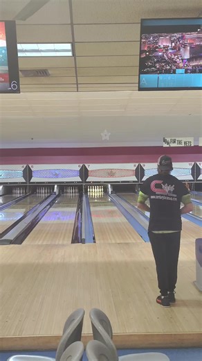 Versatile One-Handed Bowling Technique for Health