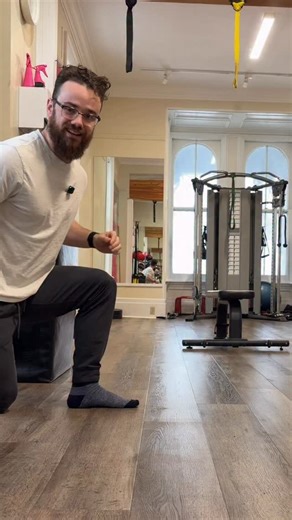 Not being able to get your knee over your toe as a sign of ankle stiffness This can lead to pain up your leg and even in your lower back! In this video, I’m gonna show you how to help fix it and you can comment “mobility” for a free personalized program | Solstice Fitness Club