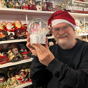 166K views · 2.5K reactions | Step into a sparkling world of snow and wonder with over 11,000 unique globes  | Guinness World Records | Facebook