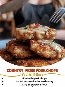 Country-Fried Pork Chops with Bacon Gravy 🍖🥓 Marinate pork chops in buttermilk for 30 minutes, dredge in seasoned flour and fry until golden, make bacon gravy with rendered fat, serve together hot. → Ingredients 🛒 4 bone-in pork chops 250ml buttermilk for marinating 125g all-purpose flour 1 teaspoon salt ........ Recipe in First (C.o.ʍ.m.е.ո.τ) 👇 Enjoy ❤👇👇 | Recipes by Rose