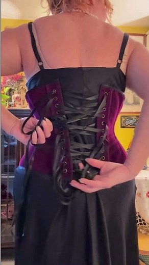 New~ Velvet~ Petite Cincher - how to lace yourself into a corset