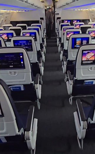First Look United Airlines A321XLR New Cabin Configuration #unitedairlines #aviation #boeing