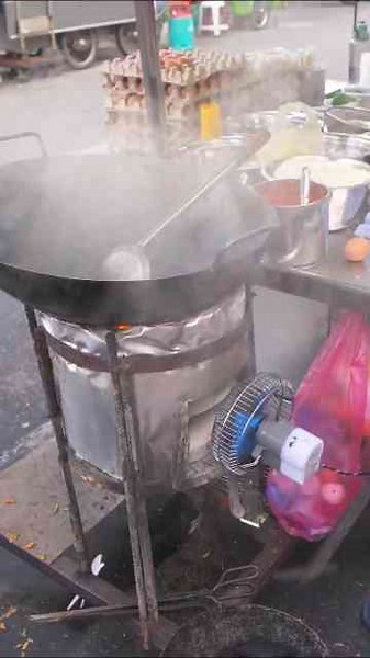 RAGING Charcoal Char Kuey Teow - Street Food Tour in Penang, Malaysia