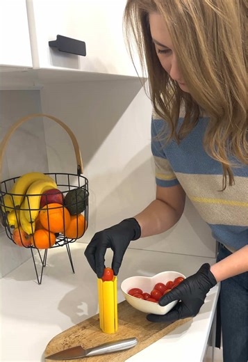 You’re tired of chasing tomatoes around the board 🍅😩 So you use this 👇 Perfect slices. No mess. No stress. Why didn’t I make this sooner? 🤯 🖨 Printed on @bambulab_official 🎨 Printer: Bambu Lab 1A Combo 🧪 Material: PLA 🧠 Design by @build2play #3dprint #3dprinting #3d #kitchengadget #smartgadgets