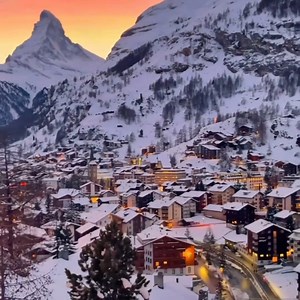Christmas around the world - #switzerlandchristmaspirit The Advent Season: The Advent season marks the beginning of the Christmas celebrations in Switzerland. Many Swiss households have Advent calendars to count down the days until Christmas. Advent wreaths with four candles are also a common sight, with one candle lit on each of the four Sundays leading up to Christmas. | Lite878