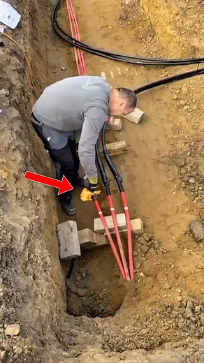 349K views · 18K reactions | Montage einer 20-kV-Verbindungsmuffe ⚡ Kabel vorbereiten, verbinden und dauerhaft sicher abdichten – damit die Energie zuverlässig weiterfließt. #energietechnik #energietechnikbeckergmbh #lustaufhandwerk #karlsruhe #karlsruhecity | EnergieTechnik Becker GmbH | Facebook