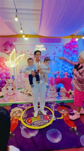 Show de burbujas Gigantes con 3 personas #BurbujasGugantes #Viral