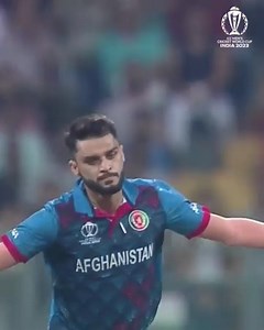 Naveen-ul-Haq strikes in his first over 🤯 Travis Head nicks behind and Afghanistan are cock-a-hoop 🤩 #AUSvAFG #CWC23 | ICC - International Cricket Council