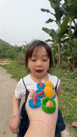 The kind little girl ate rainbow candy and drank cocacola very well. #funny #candy #food #cute