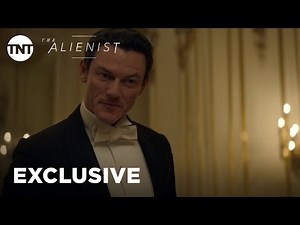 The Alienist: A Tale of Burns, Sass, & Insults [EXCLUSIVE] | TNT