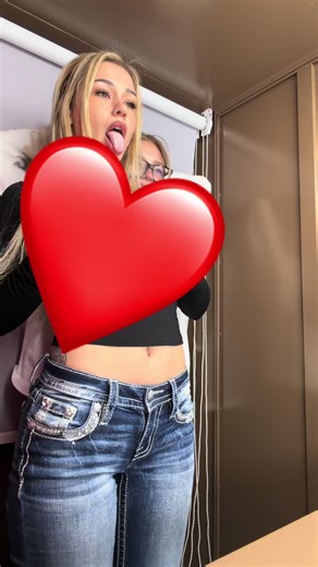 Bella Saintclaire (@babysaintclaire_)’s video of photo booth