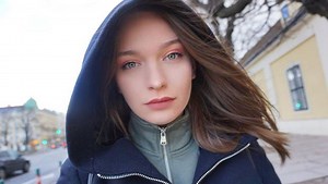 Model Asal Bosnia Ngaku 'Disekap' di Indonesia, Apartemen Dikunci dan Tak Ada Listrik