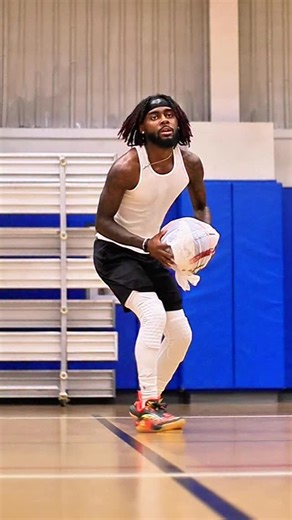 UniQue Gipson 🏄🏾‍♂️ (Neek662) on Instagram: "IYKYK Part 22🛍️🔥 Use These Bag Work Drills For Handles Like Kyrie🪄 #kyrieirving #anta #handles #nba #kyrie #drills #kai1 #ballhandling #basketball #hooper"