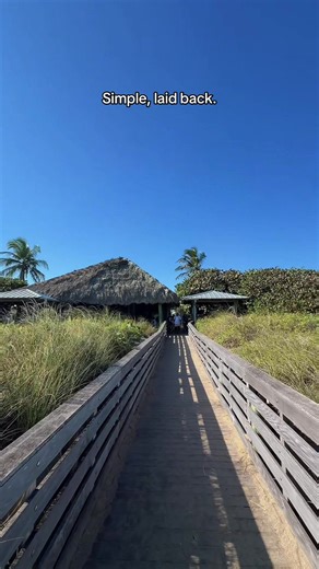 Hidden gem alert 🌊 Grab breakfast or lunch, order right at the window, no tipping, no waiting — just beach vibes. Sit under the tiki hut or take it straight to the sand 🏖️ #StuartFL #TreasureCoast #StuartFlorida #FloridaEats #BeachCafe @seasidecafe