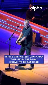 17K views · 725 reactions | Bruce Springsteen fez um show no evento de caridade Stand Up for Heroes na última segunda-feira (6). Durante a apresentação, o artista cantou as faixas “Addicted To Romance”, “The Power of Prayer”, “Working on the Highway”, além do clássico “Dancing in the Dark” e "Wasted Days" com John Mellancamp. Veja vídeo! :emw212 (YouTube). #Alpha #BruceSpringsteen #DancingInTheDark | Alpha FM | Facebook