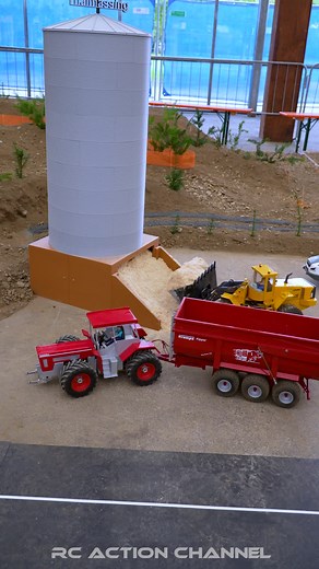 RC Truck Event 2025 in Burghausen! 🚛💨 From powerful 1:14 scale trucks, realistic construction sites, and heavy hauling action – this event had it all! 👉 In this BEST OF compilation, you’ll see: -RC Trucks in action on dirt & construction sites -Realistic hydraulic dump trucks, excavators & loaders -Convoy driving, loading & tipping scenes -Amazing scale details and true model building passion This Burghausen RC Truck Show brought together the best model builders, stunning trucks, and pure sca