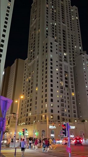 🇦🇪 Dubai Marina Streets at Night | City Lights & Skyscraper Vibes