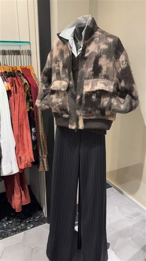 Loving the new season tones 🤎 Our Fall/Winter arrivals have landed — soft textures, warm hues, and timeless silhouettes that blend seamlessly together. Come see what’s new and find your favorite pieces for the season. #SweetWilliamStyle #SweetWilliamBoutique #FallWinterFashion #NewArrivals #ModernElegance #LuxuryStyle #ShopHinsdale #SeasonalStyle #WardrobeRefresh #TimelessChic | Sweet William
