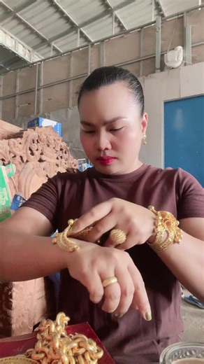 #ស្រីៗអញ្ជឹងអែងបងបងប្រុសៗ