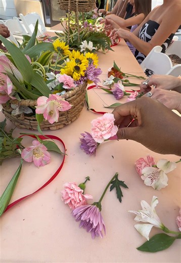 Lei Po’o making workshop located at the Shops at Wailea #maui #wailea #hawaii
