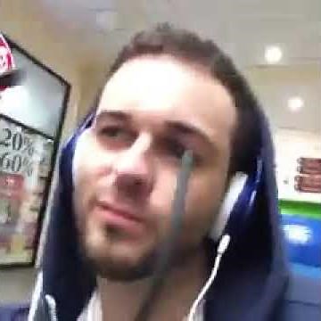 парень на нереальной тачке