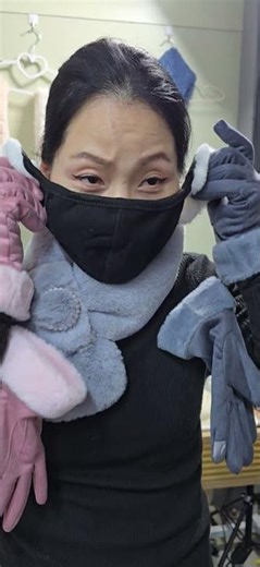 Mask and earmuff collaboration #i&me #warehousebroadcast #livebroadcast #brandwarehouse #mask