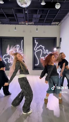Commas Dance Tutorial with GIRLSET
