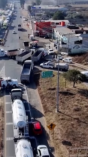 Farmers and truck drivers in Mexico blocked roads and a border crossing to protest a planned reform of the national water law. | DW News