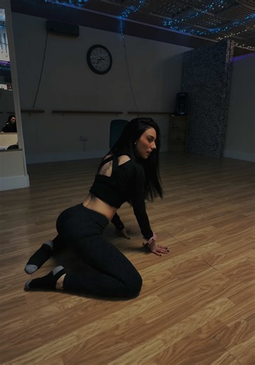 Stunning High Heels Dance Performance