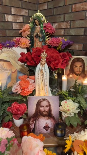 Praying | Live Rosary Strong