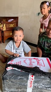 PRANK ‼️ Dikira beliin mainan eh tau taunya …….. #prankvideo #komedi #dagelan | Mak Noor Mendoan