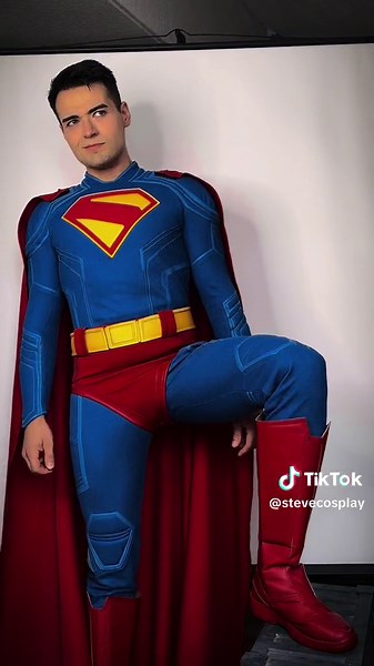 Feeling good? 😉 Inspired by the release of #Superman #2025 #Cosplay #cosplayer #supermancosplay #clarkkent #model #nerd #business #feelinggood #cosplaytransition #transformation #superhero #smileface #reel #reels #DC #comic #comics #dccomics