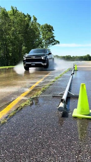 Hydroplaning test on truck tires in a 2025 Chevrolet Silverado 1500 | Consumer Reports