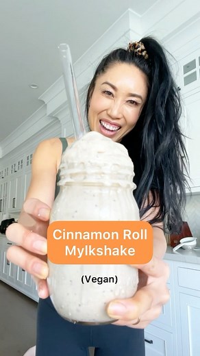 Cassey Ho on Instagram: "OMG! I just made the best mylkshake of my ENTIRE LIFE. Plus...it’s VEGAN! Cinnamon Roll Shake Ingredients: 1 frozen banana chunks (if keto, opt for frozen coconut chunks and sweeten with monkfruit sugar) ¼ c cashews (if keto, opt for almonds or macadamias) ¼ c canned coconut milk 1 TBS chia seeds 1 c @mooala_koala Cinnamon Roll Keto Mylk ¼ tsp cinnamon Pinch of salt The secret!? The Keto Mylk from Mooala, which is actually CERTIFIED KETO and has less than 1g of carbs and