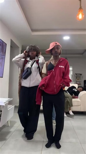 belolinga..masaa ni ya kukula😂😂 @Ella🌸 @𝑪𝑳𝒀𝑫𝑬🎧 #fyp