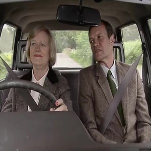 Keeping Up Appearances - S04E06 -Please Mind Your Head B | Tapicería Auto & Lujo