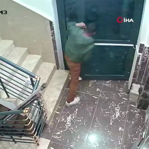 sırf bu yüzden yeni tanıştığım kızlara exini sorarım. hata direkt takıntılı/belalı exin var mı diye sorarım. varsa hiç bulaşmadan devam ederiz