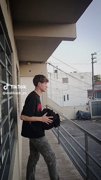 Un poco de nuestra ropa...🤩 #gaming #tech #fashion #wallhack