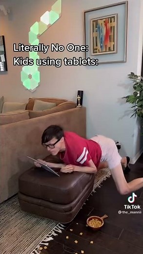 Kids with iPads be like (little kids with tablets be like)