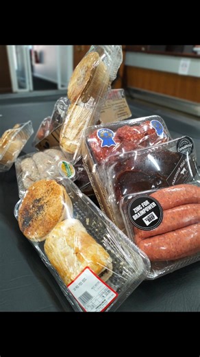 Succulent Manji Meat up for grabs in tonight's Meat Raffles HUGE THANKS to Manjimup Meat Mart even SULLY CAN'T RESIST 🤣 $2 tickets drawn 7pm | Deanmill Workers Club