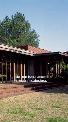 Hoy en AD celebramos a #FrankLloydWright, el arquitecto más icónico de Estados Unidos, y lo hacemos con un recorrido por sus 70 años de carrera. ¿Cómo reinventó su lenguaje a lo largo de las décadas hasta convertirse en una leyenda? Dale al play y descúbrelo aquí: https://architectural-digest-spain.visitlink.me/Ul75EO Host: Michael Wyetzner Dirección: @hiattwoods Cámara: @ladyintheradiat0r Montaje: @ron.douglas Producción: @brandonfuhr.mov @noahbierbrier #ArchDigest #HouseTour #MuyAD #Arquitectu