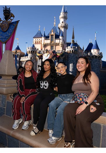 Getting ready for a little Disney magic ✨🏰🐭 #fyp #viral #disneyland #disneyparks #friends