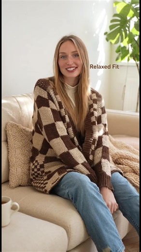 Fashionable retro checkered cardigan.#cardigan #outfit #cloth #women #retro