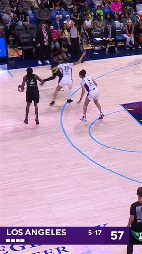 Step through the lane. Reverse lay. Jacy Sheldon is finding her rhythm out there 🤩 Sparks-Wings | CBS | WNBA