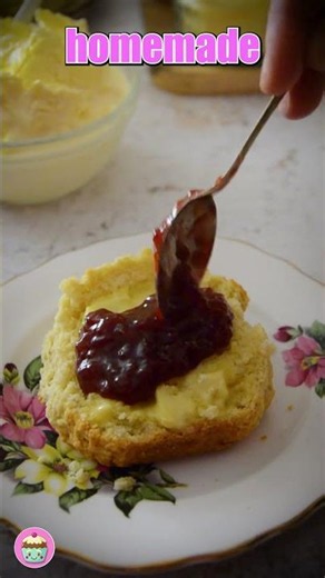 The Trick to Perfect Clotted Cream Every Single Time #slowcooker #baking
