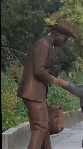 Stone Man Scares full Best Reaction This Time The prank made someone Happy 😀😀#viral