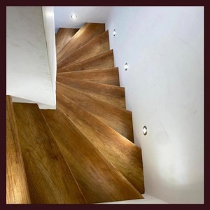 Vous voulez rénover votre escalier ? 😉 Escal Concept est le n°1 en France de la rénovation et du recouvrement d'escaliers en bois ou en béton. ✅ Recouvrement rapide. ✅ Travail soigné. ✅ Large gamme d’habillages bois aux styles classiques, contemporains et design. ✅ Etude gratuite et SANS engagement. | Escal Concept