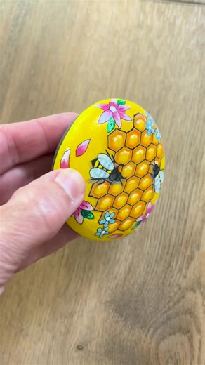 Bee Painted Rock, Hand Painted Rock, Rock Art, Honeybee Painting, Rock Garden, Garden Decor, Bee Painting, Loves Bees, Unique Gift - Etsy