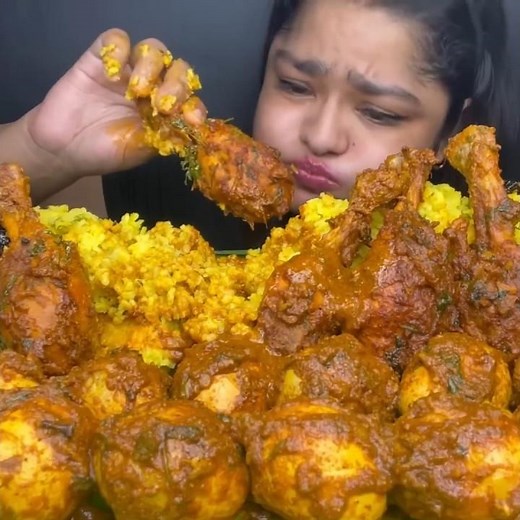 ASMR: EATING SPICY CHICKEN CURRY🔥 BASMATI RICE || #shorts #mukbangn#asmreating #mukbangasmr #asmr