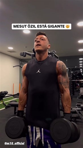 3.1M views · 10K reactions | Depois dos campos de futebol, os pesos do ginásio 勞 Vídeos: @alperaksacofficial | sport tv | Facebook